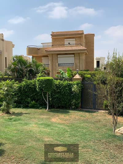 فيلا مستقلة بحمام سباحة استلام فوري مساحة ضخمه بجوار جميع الخدمات