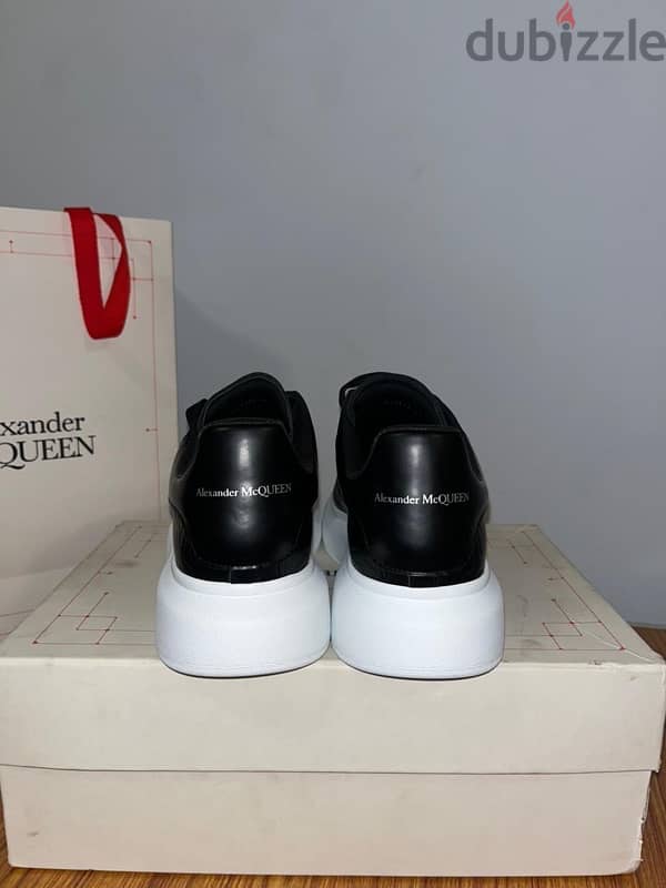 Alexander McQueen 3