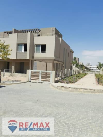 For sale in Palm Valley - Palm Hills October  Corner Twin house with landscape view