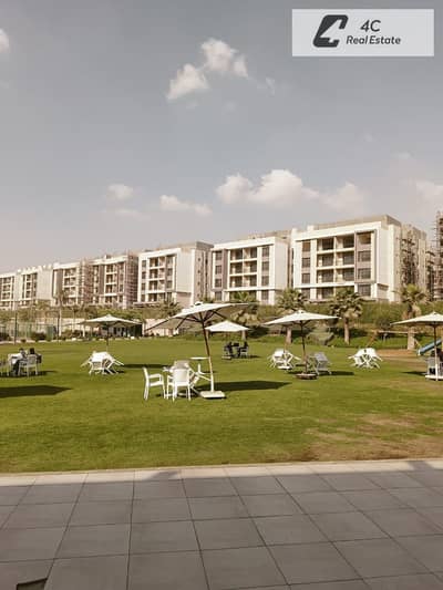 شقة ارضي بجاردن للبيع في فيفث سكوير _fifth square المراسم مون ريزيدنس استلام فوري متشطبة بالكامل بالتكييفات موقع مميز بالقرب من ليك