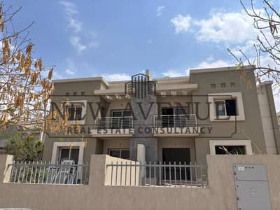 فيلا كواترو بتشطيب مرن 80% للبيع في كايرو فستيفال سيتي القاهرة الجديدة Cairo Festival City  من تطوير الفطيم