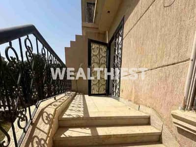 شقة بحديقة خاصة للبيع كاش في B11 مدينتي بموقع مميز جدًا قرب All Seasons Park وThe Strip والخدمات فيو شارع