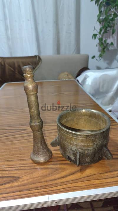 هون و يد نحاس عمره اكتر من 150عام