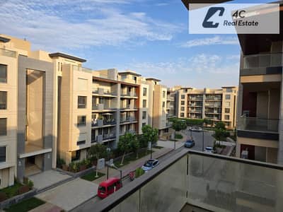 Apartment with private garden, 180 sq m, for rent in Azad, Fifth Settlement, with a distinctive layout, fully furnished, available for long-term rent