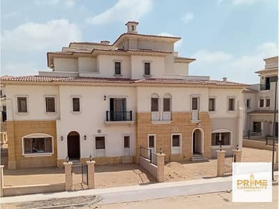 Quattro (Townhouse) for sale   Under market price  Very Prime location in CITY GATE new Cairo