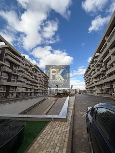 n: Located in the heart of R7 District, New Administrative Capital. Minutes from the Diplomatic District and Government District. Next to the Green Ri