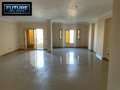 شقة 250 م في النرجس عمارات امام الدبلوماسيين علي محور جمال عبد الناصر في التجمع الخامس