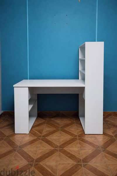 White room desk