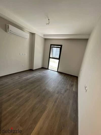 شقة 202م متشطبة بالتكييفات والمطبخ للبيع في ابراج  زيد , فيو مميز Service Apartment