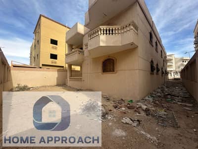 فيلا سكنية للبيع في مدينة الشروق، الحي الثاني شرق، مساحة 800 متر على أرض 648 متر تطل على حديقة. موقع متميز، تصلح للاستثمار، الهدم وإعادة البناء