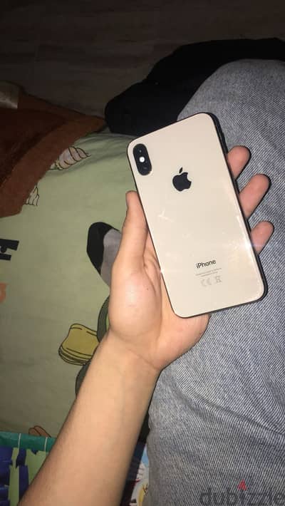 ايفون xs مستعمل 512جيجا مغير شاشه وبطاريه لسه متغيره 100%