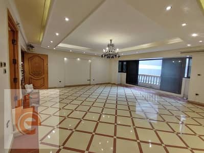 شقه للايجار بـ كليوباترا ـ خطوات من البحر 180 م
