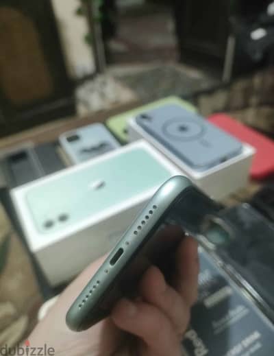 آيفون ١١ مساحه ١٢٨  بطاريه 84 بالعلبه