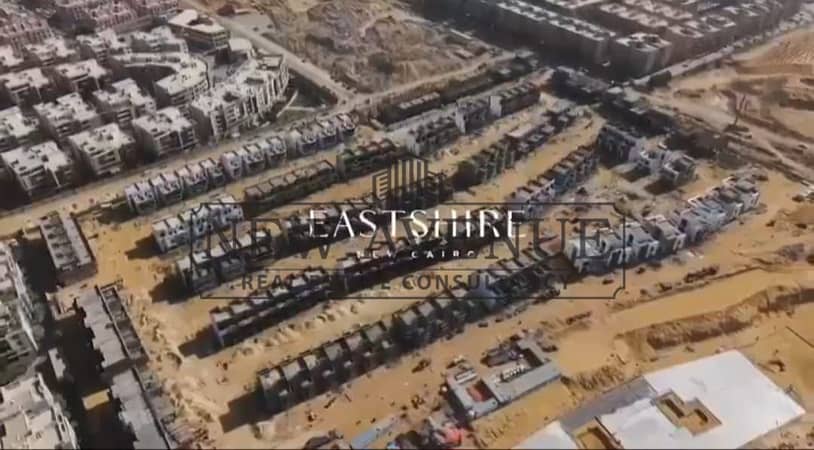 تاون هاوس فيلا نصف تشطيب في East shire إيست شاير التجمع الخامس استلام 2026 كمبوند فلل فقط تصميم عصري ومساحات خضراء وخدمات متكاملة باقساط
