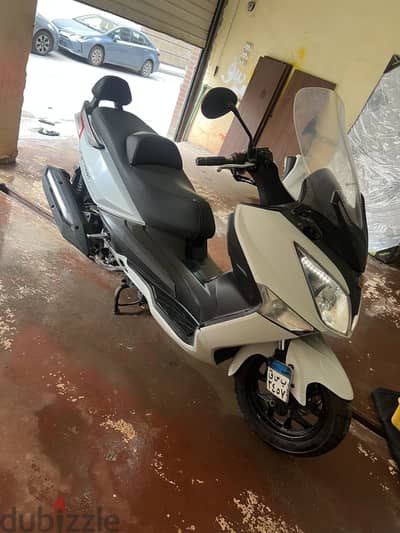 Scoter gts 300 sym