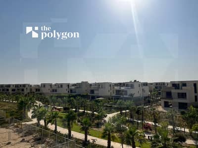 تاون هاوس كورنر للإيجار في ذا كراون بالم هيلز تشطيب كامل مع أسانسير داخلي 4 غرف نوم