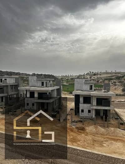 للبيع توين هاوس نيو جيزه كينجز رينج صف تانى من الجولف 305 متر New Giza