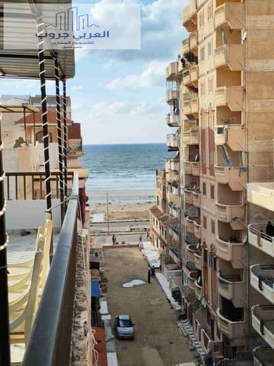 شقه بالروف  في الإسكندرية شاطئ النخيل رابع عماره من البحر مباشر تشطيب التـــــــــــرا لوكس