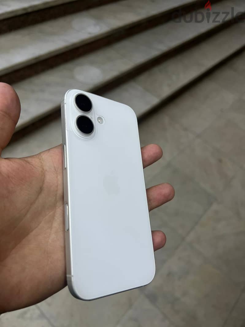 iPhone 16 3