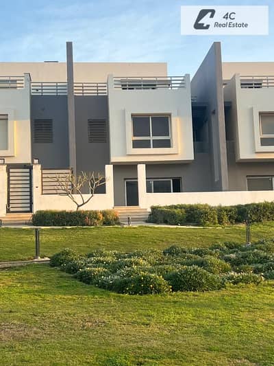 Townhouse Middle Lowest price in the market with a direct landscape view  for sale in Hyde Park New Cairo  Prime location