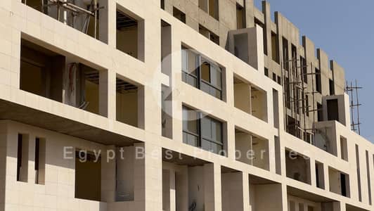 شقة للبيع متشطبة بالكامل بالتكيفات في كمبوند الكرمة، موقع متميز في الشيخ زايد.