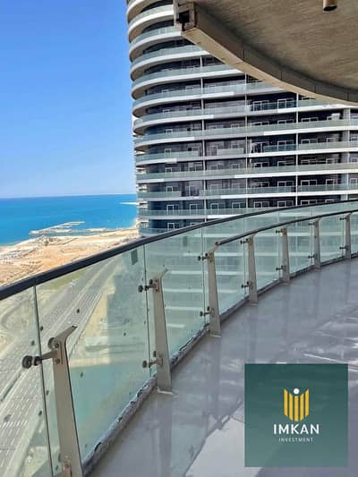 اخر شقه للبيع في ابراج العلمين Alamin towers بمقدم 1,900,000 متشطبه بالتكييفات و استلام فوري بالتقسيط حتى 12 سنه باطلاله كامله على البحر