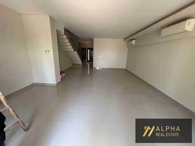 تاون هاوس ميدل للإيجار في هايد بارك فيو مفتوح وتصميم عصري على 3 أدوار داخل كمبوند راقي