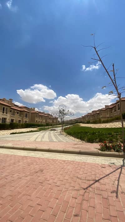تاون هاوس للبيع في لافيستا سيتي (La Vista City) | موقع متميز وتصميم كلاسيكي