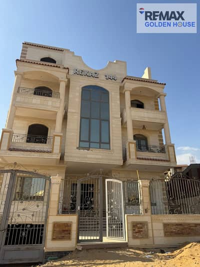 Apartment for sale in Al-Shorouk City 1  the Eighth neighborhood Villas – next to the French University and Saudi Market  area: 195 meters  third floor – there is an elevator