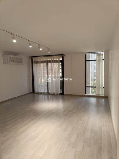Fully finished apartment for sale, ready for immediate occupancy and viewing, in a fully serviced compound in New Cairo, directly opposite the America