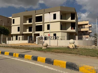 فيلا للبيع في جنوب الاكاديميه الدور شقتين