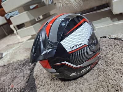 خوذه Ls2 للبيع بالشنطة بتاعتها مقاس m