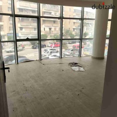 مقر تجاري للإيجار بسعر خيالي في أفضل لوكيشن بمدينة 6 أكتوبر    الموقع: الحي السابع – على بُعد 5 دقائق فقط من ميدان الحصري  داخل مول مميز ومحاط بجميع الخدمات   تفاصيل المقر:  المساحة: 600 متر  مقسم إلى 13 غرفة مكتب  كل غرفة بها تكييف + حمام خاص  المقر