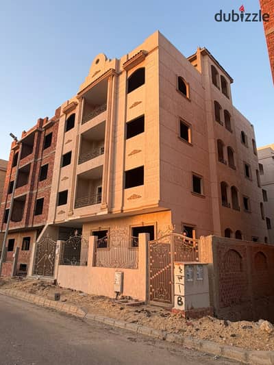 شقة لقطه في الاندلس العائلي  موقع مميز  قريبه من محور محمد نجيب منطقه هاديه وراقيه بجوار اهم كبمواندات في التجمع الخامس
