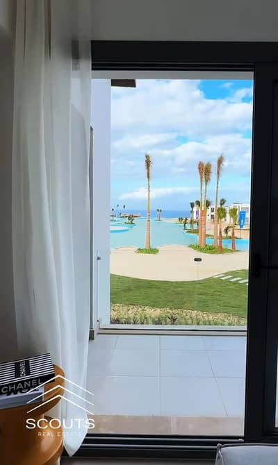 شاليه للبيع فيو مفتوح علي البحر متشطب بالكامل استلام شهور في راس الحكمه في كالى كوست Cali coast  الساحل الشمالي