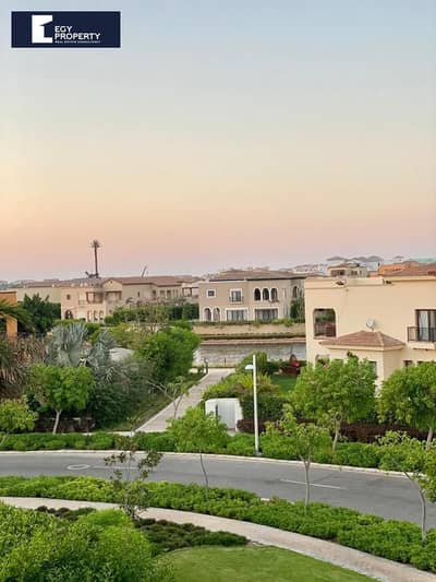 فيلا للبيع في مراسي بحمام سباحة خاص على اللاجون مباشرة بحري بالكامل