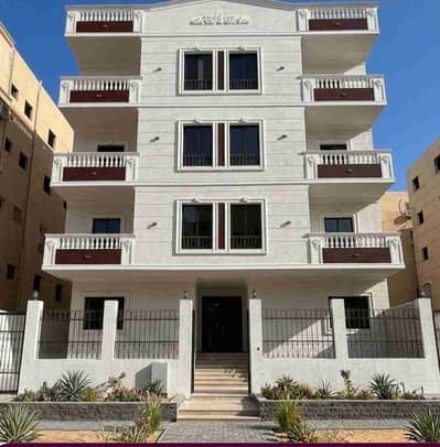 شقه مميزه ارضي بجاردن الاندلس بجوار قطاميه ديونز