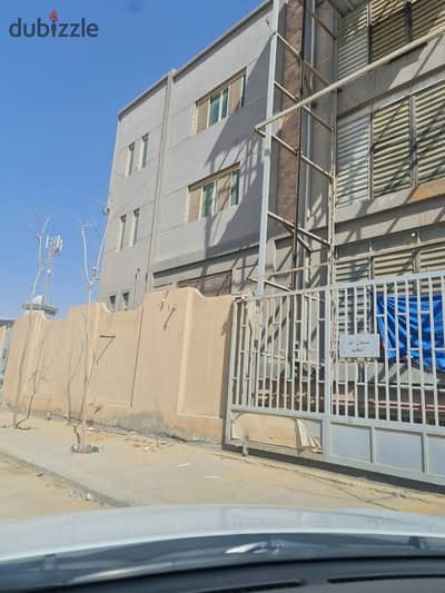 مصنع للايجار نشاط هندسى المنطقة الصناعية التجمع الخامس 400متر دور ثالث