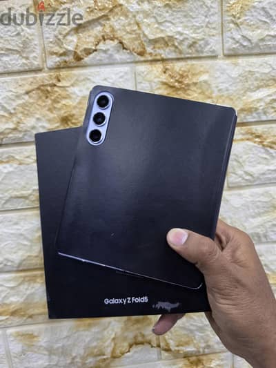 Samsung Fold 5   256 giga 12 ram حاله نادره كسر زيروووو شرحتي