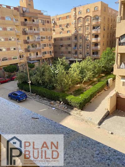 شقه بحري مساحة واسعه داخل فيلل مدينة الفردوس أمام دريم لاند 6 اكتوبر