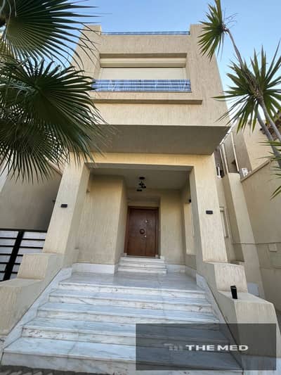 للايجار تاون هاوس متشطب بالمطبخ والتكيفات في تلال الجزيره, الشيخ زايد