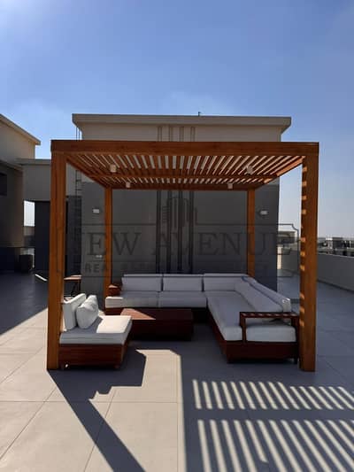 شقة للإيجار مع روف في سوديك فيليت سكاي كوندوز Sodic Villette Sky Condos مفروشة بالكامل موقع مميز وتشطيب راقي
