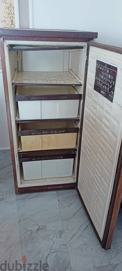 ديب فريزر ألاسكا 4 درج، موتور الفبريكا الأصلي، تجميد ممتاز، يحتاج فقط