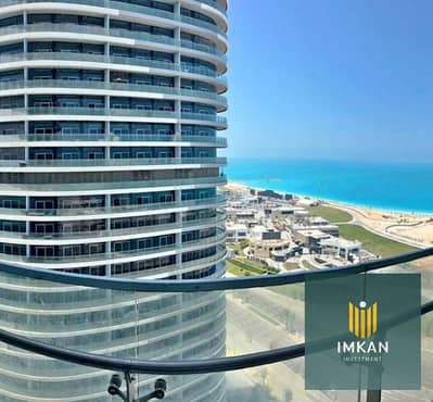 اخر شقه للبيع في ابراج العلمين Alamin towers بمقدم 1,900,000 متشطبه بالتكييفات و استلام فوري بالتقسيط حتى 12 سنه باطلاله كامله على البحر