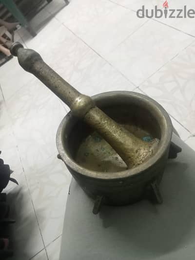 للبيع: هون نحاس قديم جداً "الرزق يحب الخفية"