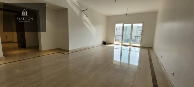 شقة فاخرة فى كمبوند ميفيدا للايجار بالمطبخ والتكييفات بسعر لقطة جاهزة على المعاينة والسكن الفورى