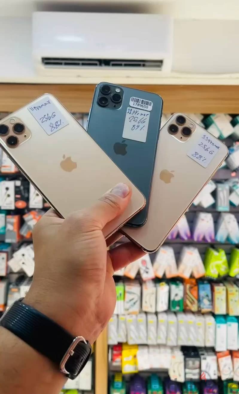 IPHONE 13 -128. G : 11 PRO MAX-256. G 1