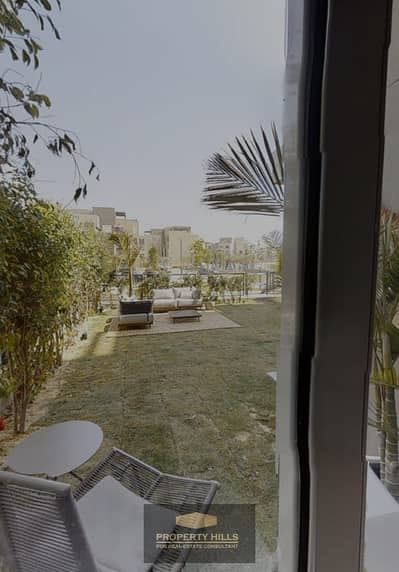 Receive an apartment in the finest compound in the eastern expansions with distinctive finishing overlooking the golf courts behind the crown in the heart of palm hills Yaseen Mansour