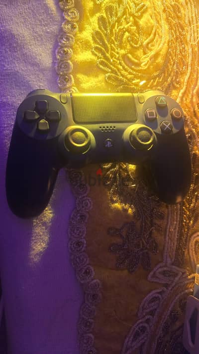 ps4 dualshock controller ( perfect condition, zero drift )