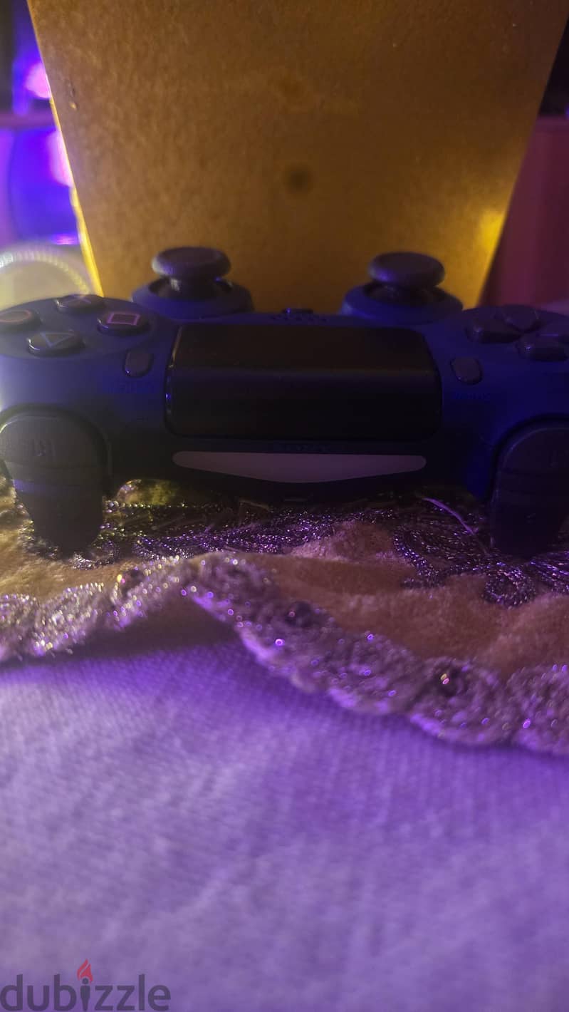 ps4 dualshock controller ( perfect condition, zero drift ) 1